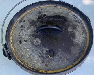 Cast Iron Lodge Three Legged Dutch Oven