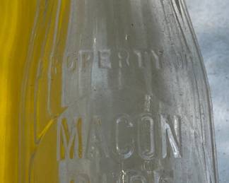Macon Pure Lemonade Slug Plate Bottle