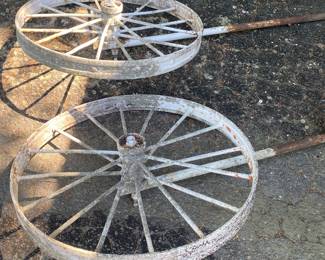 Metal Wagon Wheel Yard Displays