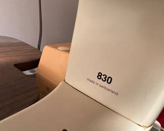 Bernina 830 Sewing Machine w/Sewing Table & Light,