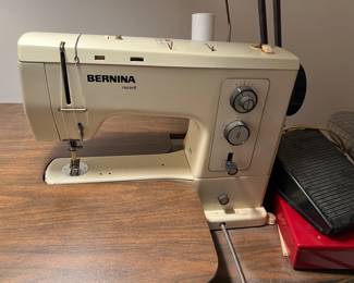 Bernina 830 Sewing Machine w/Sewing Table & Light,