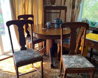 Dining Room Table & 4 Chairs