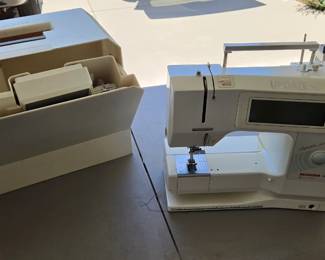 Bernina 1630 with case!