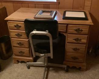 Desk 40.00