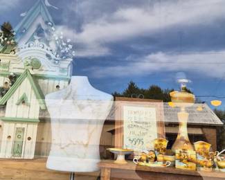 Bird house and Noritake porcelain