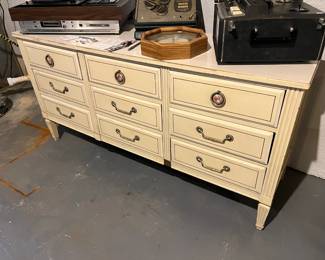 Dresser 