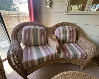 curved wicker settee with middle armrest 