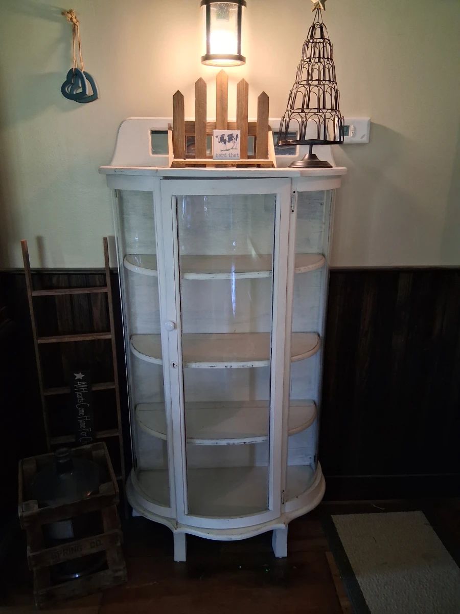 Primitive antique pickers paradise estate starts on 5/22/2026