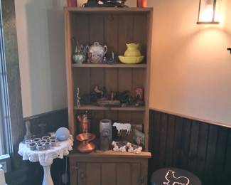 Corner hutch