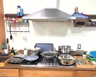Full kitchen 