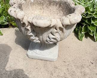 Acanthus Leaf Pedestal Bird Bath