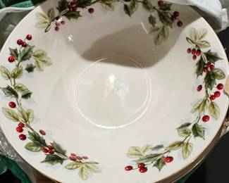 HomeTrends Holly Berry Stoneware Dinnerware Set second image