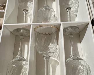 Set of Maxim Wine Glasses with Gold Rim and Swirl Design second image