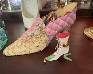 Decorative Embellished Shoe and Frosted Glass Candle Holders third image