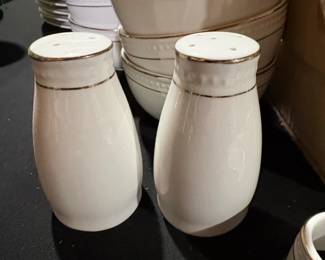 HomeGoods Stoneware Dinnerware Set with Gold Trim second image