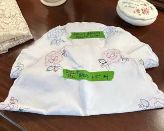 Embroidered Biscuit Basket Liner