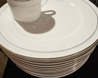 HomeGoods Stoneware Dinnerware Set with Gold Trim third image