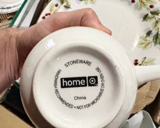 HomeTrends Holly Berry Stoneware Dinnerware Set fourth image
