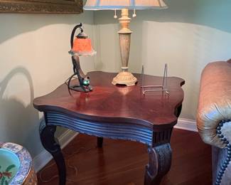 Mahogany Cabriole Leg Accent Table