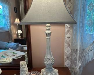 Vintage Distressed White Resin Table Lamp