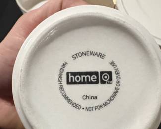 HomeGoods Stoneware Dinnerware Set with Gold Trim fifth image
