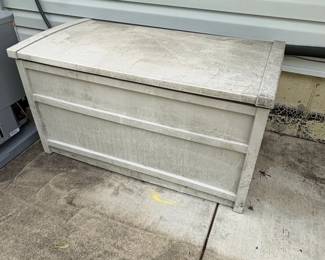 Suncast Gallon Deck Box