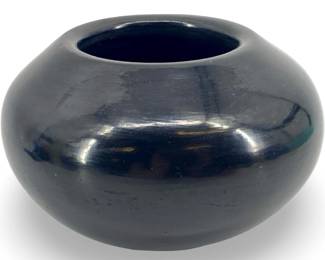 Signed Linda Cain Santa Clara Pueblo Vase