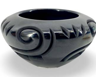 Small Signed Effie Orville Garcia Santa Clara Pot