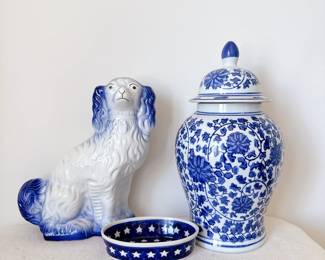 ARTHUR WOOD English STAFFORDSHIRE Dog SPANIEL Blue/White FIGURINE, blue and white floral temple jar, Polish Pottery Boleslawiec Blue oval bowl 