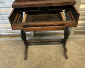 Desk in search of love
