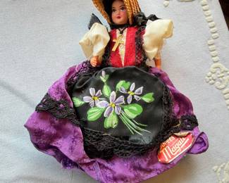 vintage French souvenir doll was created by Poupées Magali to represent the traditional costume of Toulouse
