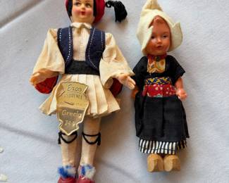 On left, vintage souvenir dolls manufactured by Eros in Florence, Italy, likely dating from the 1950s or 1960s. On the right, and vintage Dutch girl souvenir doll 