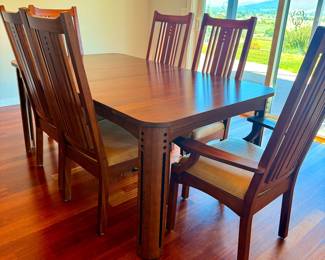 Bentwood Furniture w/6 Chairs & 2 leaves /Nice Set