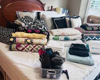 Comforters, Quilts, Throws…