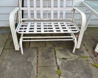 Outdoor gliding bench