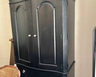 Elegant Black Armoire / Storage Cabinet – Solid & Spacious  Description: Beautiful black armoire featuring a classic curved top design and generous storage. This piece offers two cabinet doors with ample interior space, along with lower drawers for additional organization. Sturdy and well-built, it works perfectly as a wardrobe, TV cabinet, or general storage piece.  Minor cosmetic wear on the top, but overall in very good condition. A timeless and functional addition to any home.
