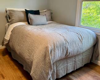 Pottery Barn Queen Linen Comforter Set with Bedskirt