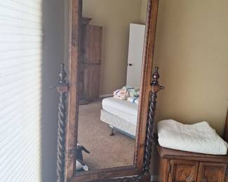 Stand up mirror