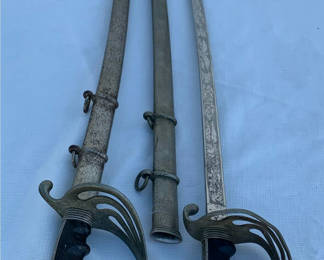 Lot 107: 1902 Cavalry Antique US-engraved swords with scabbards