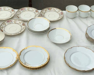 Lot 23: Floral gilt-edged porcelain dinnerware set