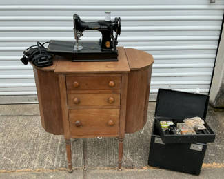 Lot 1: Vintage Singer Sewing Machine, Sewing Table
