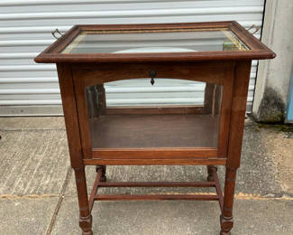 Lot 3: Display Table With Top Tray