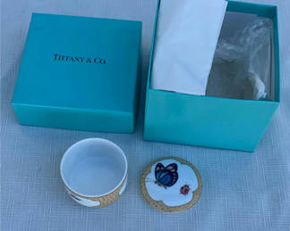 Lot 104: Limoges Porcelain Tiffany Pill Box