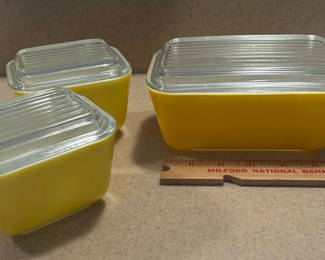 Lot 11: Vintage PYREX Yellow Refrigerator Dishes