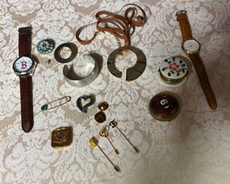Lot 47: Jewelry lot