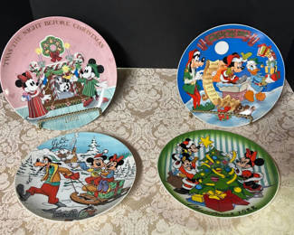 Lot 25: 4 Vintage Disney Plates 