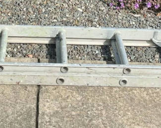 Lot 4: Extension Ladder