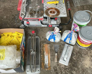 Lot 28: Porter Cable Tile Saw, Accessories