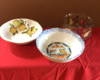 Lot 7: Assorted decorative ceramic bowls and glassware