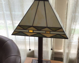 Lot 34: Tiffany-style stained glass table lamp